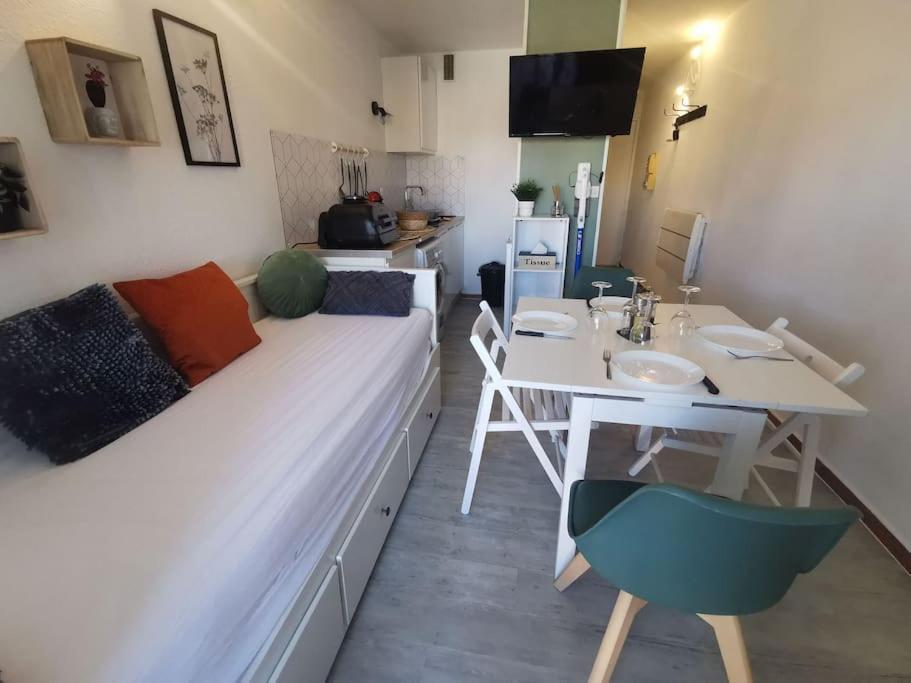 Superbe Studio Renove Avec Piscine Et Vue Marina เลอบาร์กาแรส ภายนอก รูปภาพ